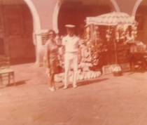 Ufficiale di Marina in Capitaneria di Porto a Chioggia 1974, qui con mia mamma in visita, mio papà ovviamente scattava la foto